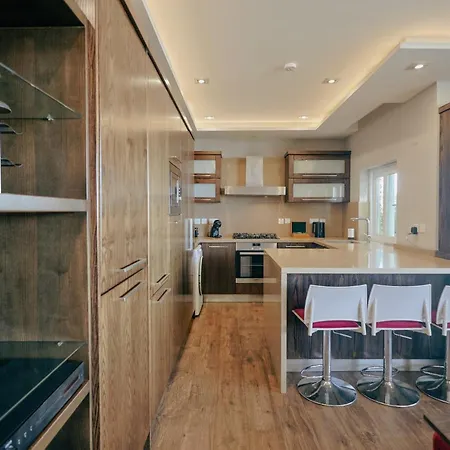 公寓 Luxury Penthouse With Jacuzzi And Stunning Views By Buena Vista